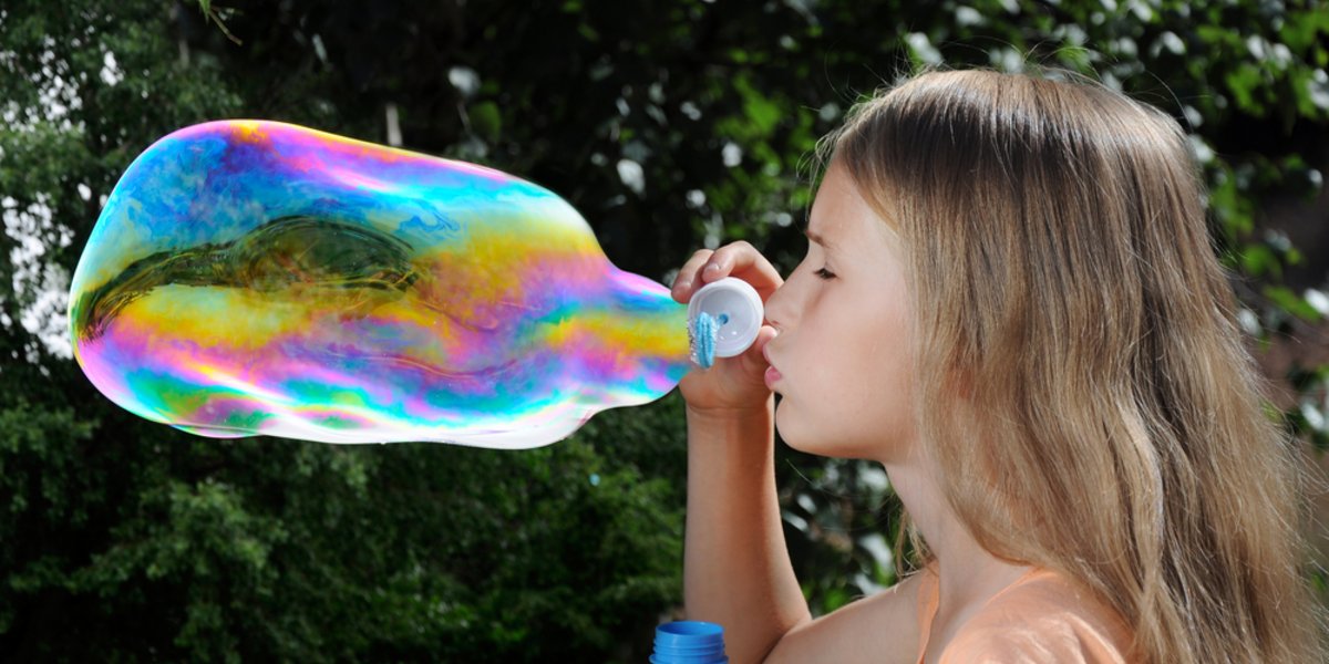 SimplyScience: Comment se forment les bulles de savon?