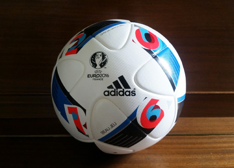 Découvre le ballon officiel de la Coupe du Monde